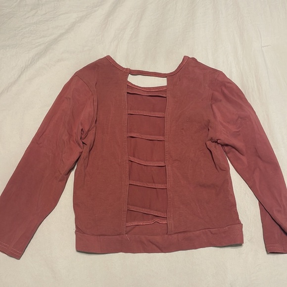 Mauve quarter length sleeve shirt with cute back- crop top - Picture 2 of 3